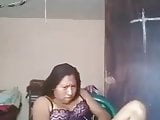 Se Masturba Mientras Su Hijo Juega
