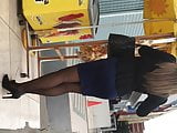 MILF sexy esperando a su marido