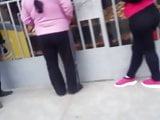 Teen con mega culo comprando