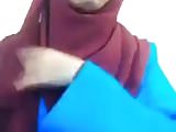 Kopftuch Tussi zeigt ihr geiles Furz Arschloch