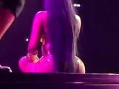 Nicki Minaj Shows Her Pussy