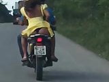Morena pagando calcinha na moto The wind raising the skirt
