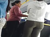 Culo en el bus.