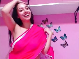 Indian Webcam Girl In Saree Showing Her Tits