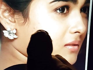 Shalini Pandey Cumtribute